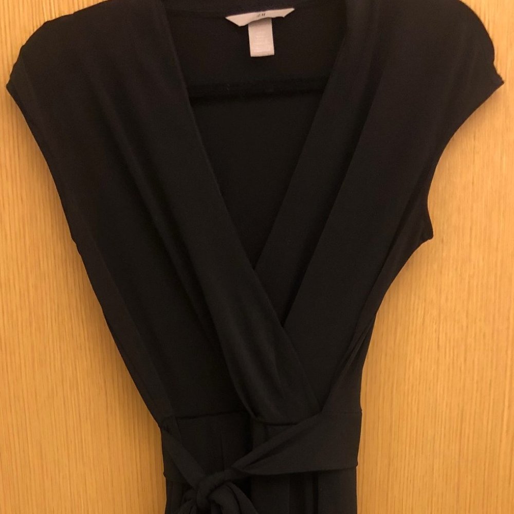 H&M Black Sleeveless Jumpsuit